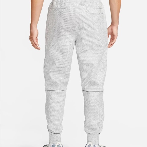 Nike Forward Therma Fit ADV Tech Pack Gray Joggers (M) NWT - Picture 3 of 7